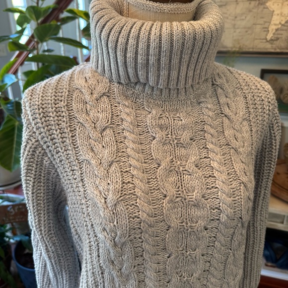 GAP Cable Knit Turtleneck Cozy Light Gray Sweater - Picture 4 of 10